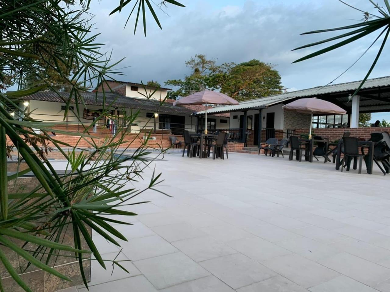 Finca Hotel El Saman De Alto Bonito Montenegro Exterior photo